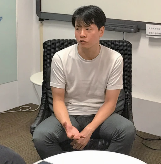與學生談天說地聊電玩 洪耀正老師 他的腦袋裝了什麼?